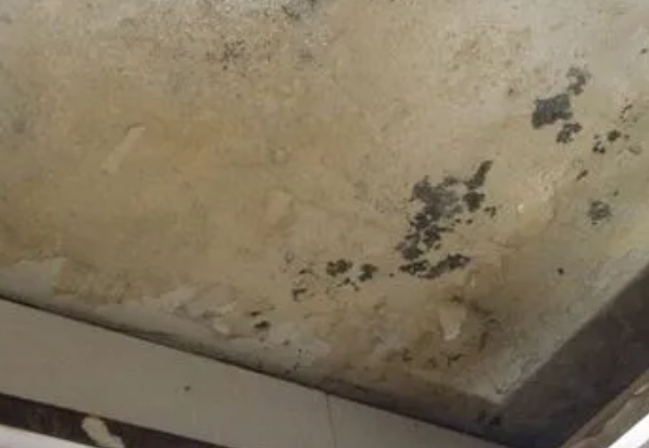 上饶阳台漏水维修公司分享下上饶卫生间渗水维修需要注意哪些问题。